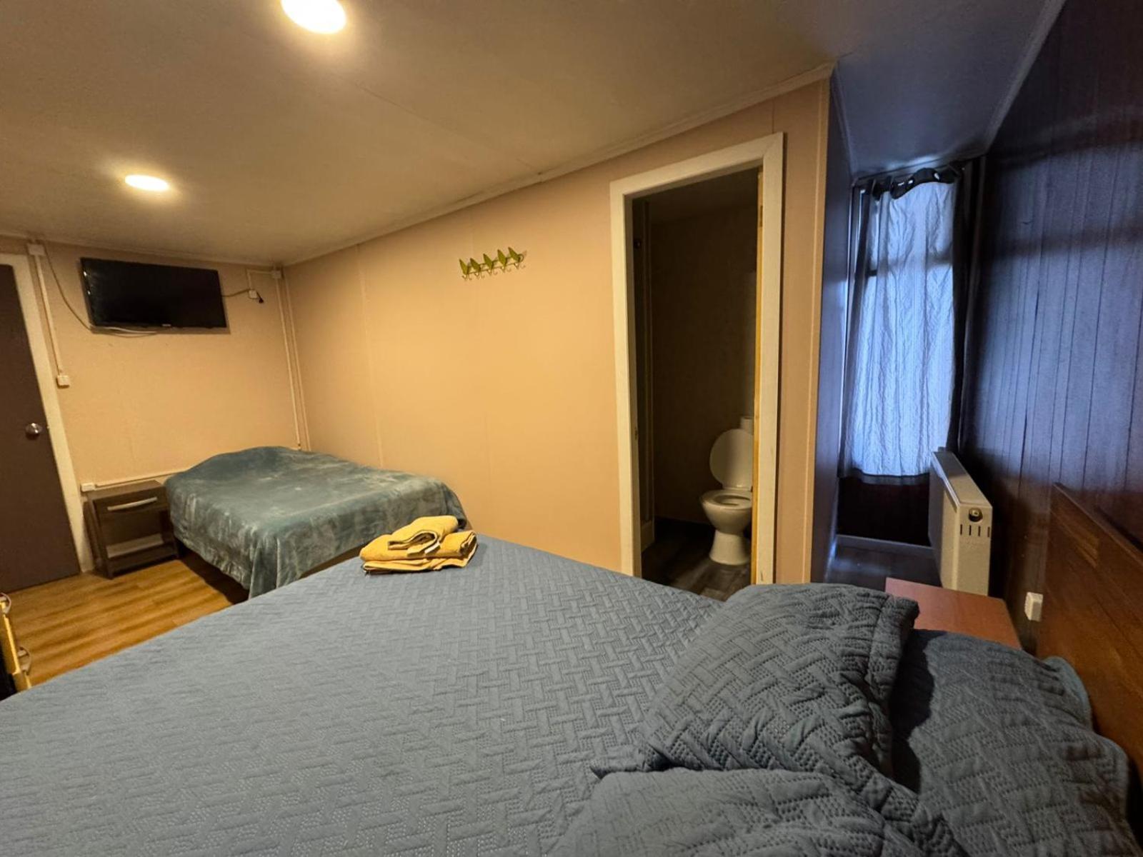 World'S End Hostal Пуерто Наталес Екстериор снимка